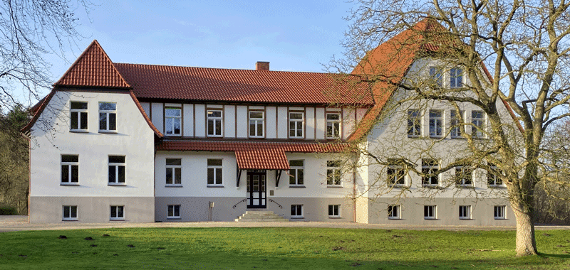 Direkt-Ansicht auf die alte Landfrauenschule in Glücksburg